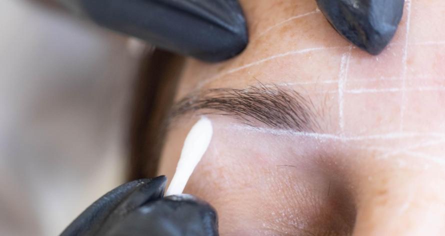 professional-eyebrow-mapping-in-action-a-close-up-2025-02-22-16-17-36-utc
